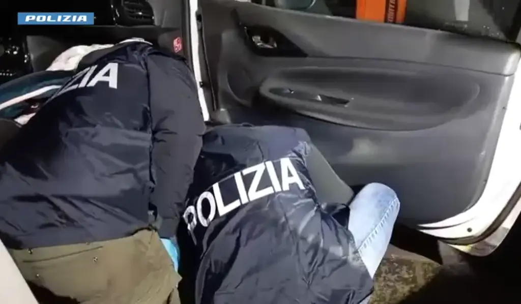 Catania, arrestato 35enne con 4 chili di cocaina nascosti in auto