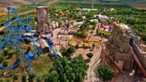 Etnaland sotto sequestro: rifiuti bruciati e sotterrati nel terreno contiguo al parco