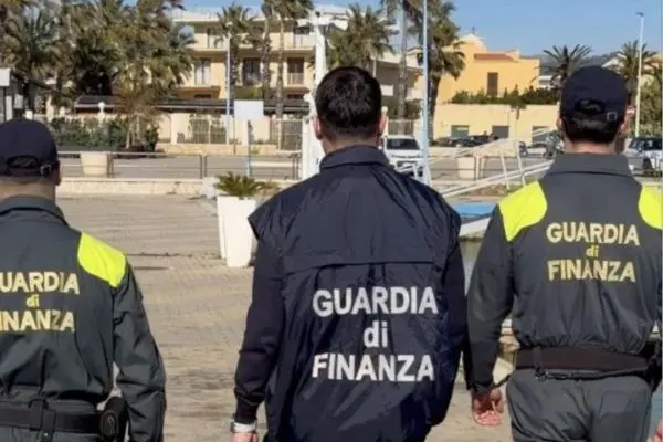 Agrigento, maxi-sequestro e lavoro nero in un ristorante sulla spiaggia di San Leone