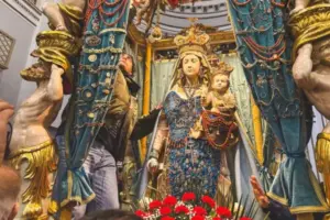 Sciacca, il rito che richiama emigrati e fedeli da tutto il mondo