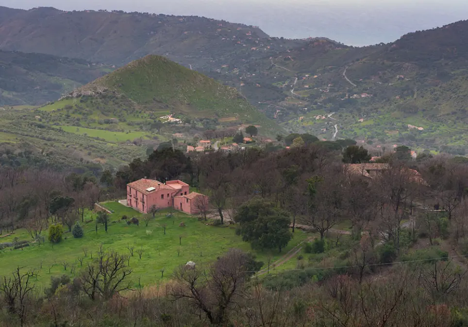 Bambini trovati in una comunità nel bosco a Gibilmanna: senza scuola né vaccinazioni