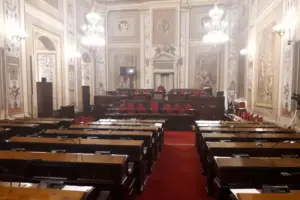 Ars, protesta del M5S: “In Sicilia si parla di guerra mentre l’Aula discute altro”