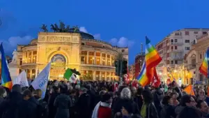 Palermo in piazza dopo la vittoria del No al referendum sulla giustizia