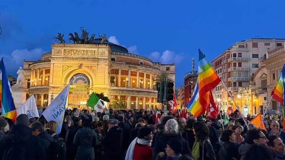 Palermo in piazza dopo la vittoria del No al referendum sulla giustizia