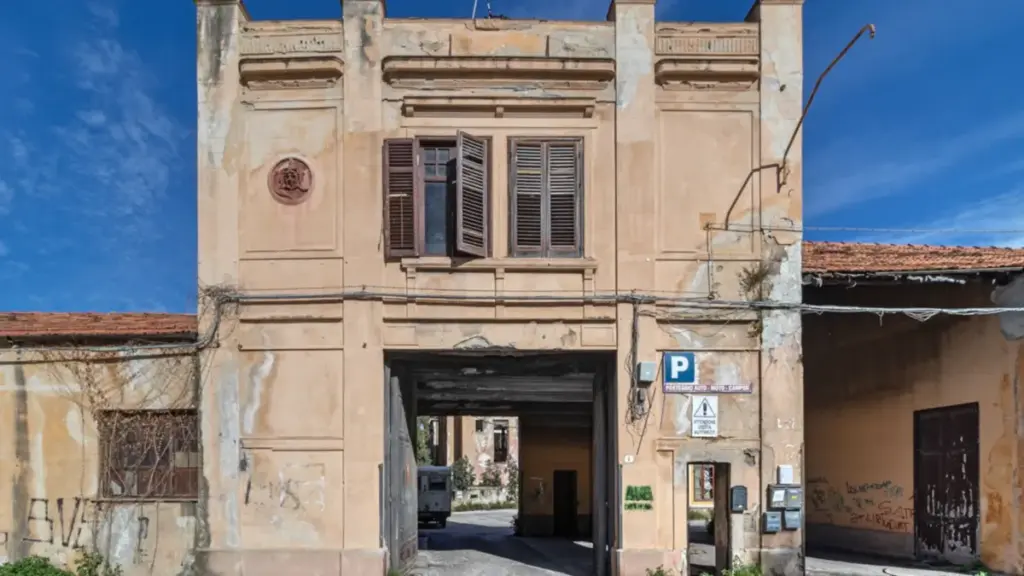 Nuovo incendio all’ex Chimica Arenella a Palermo: fumo tossico e allarme sicurezza