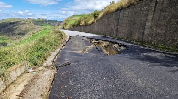 Montalbano Elicona, rischio isolamento: frane e strade al collasso