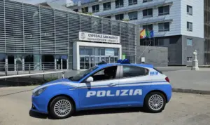 Ubriaco al Pronto Soccorso sferra un pugno al medico: arrestato un 19enne a Catania