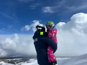 Bimba bloccata sulla neve sull’Etna salavata dalla polizia