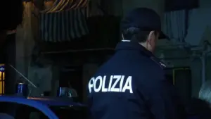 Palermo: ruba capi di pelletteria da un negozio del centro ma viene fermato