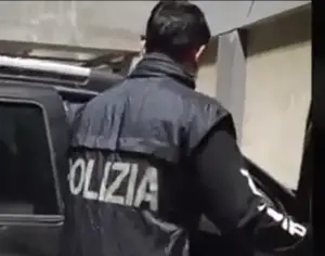 5,3 chili di cocaina nascosti nel cruscotto: arrestati due pusher nel catanese