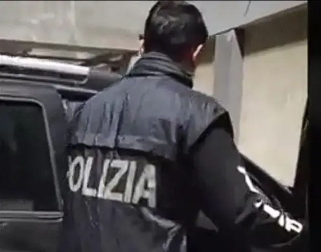 5,3 chili di cocaina nascosti nel cruscotto: arrestati due pusher nel catanese