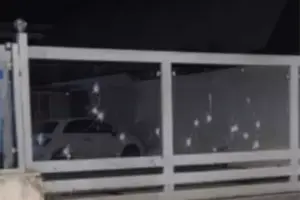 Sparatoria a Sferracavallo: 30 colpi contro una rimessa auto, indagini in corso