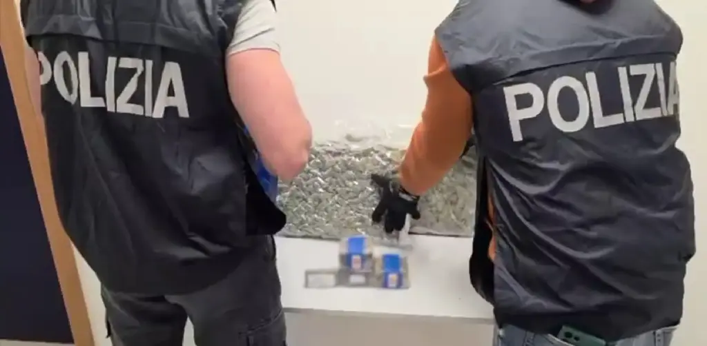 Mascali: la Polizia di Stato arresta due corrieri della droga, sequestrati oltre 5 kg di stupefacenti