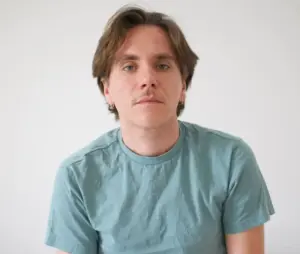 Al Piccolo Teatro dei Biscottari, domenica 12 aprile, il progetto di residenze artistiche prosegue con “Le prime volte” di Giovanni Alfieri