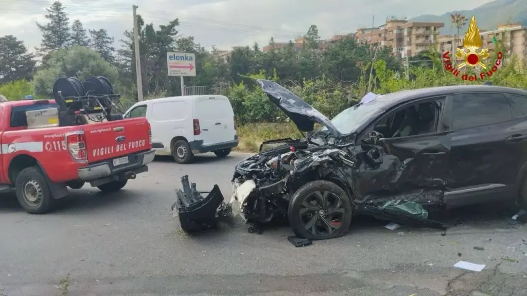 Incidente a Palermo: tre auto si scontrano, traffico in tilt sulla A29