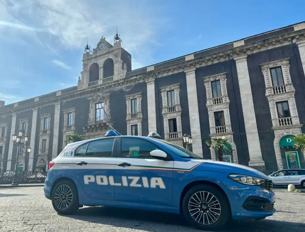 Investe un agente e fugge tra la folla: arrestato 21enne a Catania