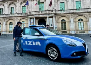 Polizia arresta ladra di portafogli destinataria di custodia cautelare