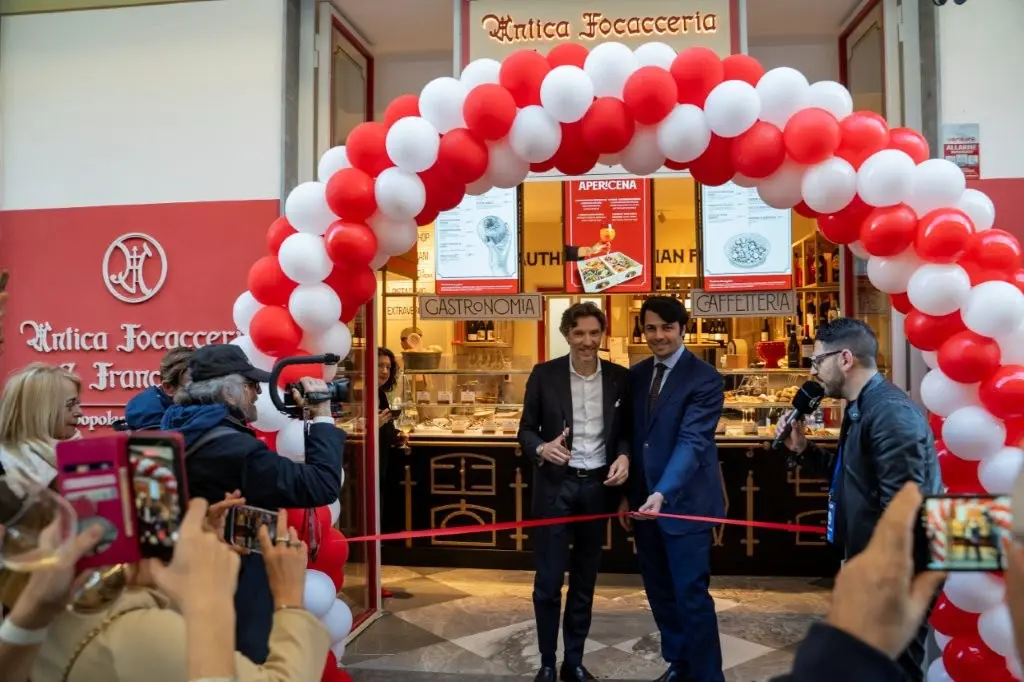 A circa 200 anni dalla sua fondazione, Antica Focacceria S. Francesco inaugura un nuovo locale a Palermo