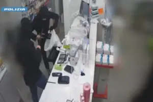 Palermo, blitz contro la banda di rapinatori violenti: preso un altro componente