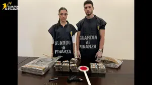 Maxi sequestro a Palagonia: 10 kg di hashish e armi