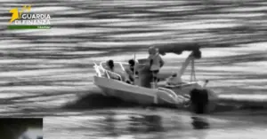 Trapani, fermato natante con migranti: tre arresti per favoreggiamento