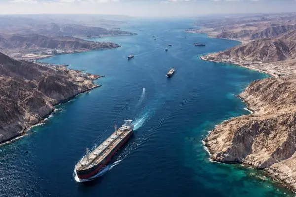 La chiusura dello Stretto di Hormuz e le conseguenze per l’Italia