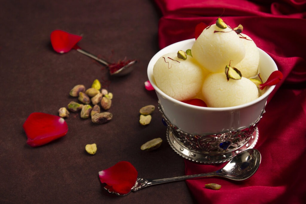 Allerta allergeni: tre dolci indiani senza etichettatura obbligatoria scoperti da un’indagine.