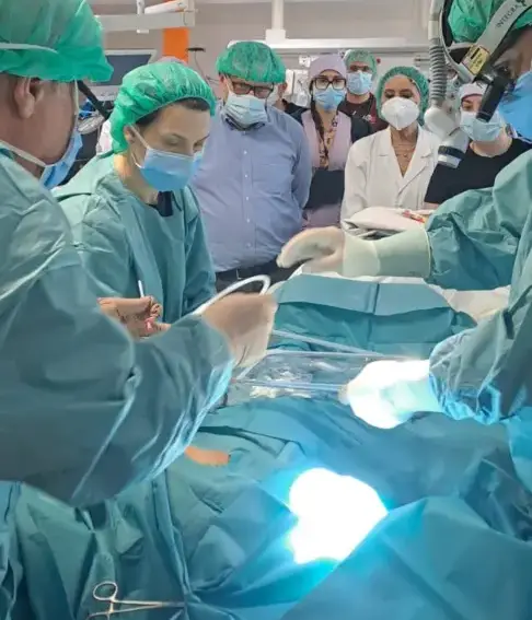 Grave infezione batterica danneggia i polmoni: intervento salvavita su una bimba