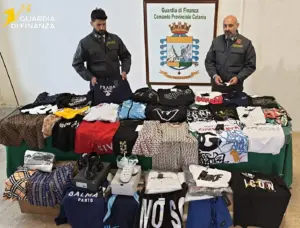 Maxi sequestro della Guardia di Finanza nel catanese: oltre 3.200 capi contraffatti