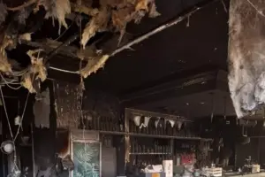 Caltagirone in fiamme il “Long Bar” di un consigliere comunale: “Non ho nemici, riaprirò”