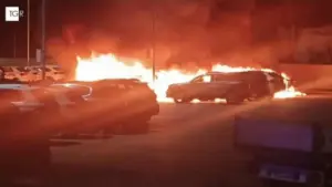 Incendio nel piazzale di Sicily by Car a Carini: distrutte una decina di auto