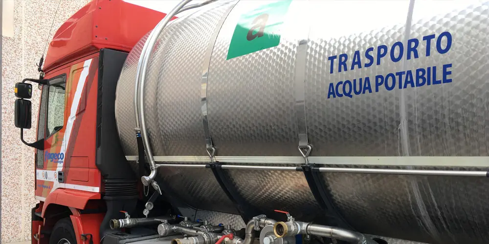 Agrigento, acqua disponibile ma case ancora a secco: caos autobotti