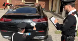 Palermo, finto diplomatico fermato dai Carabinieri: guidava senza patente