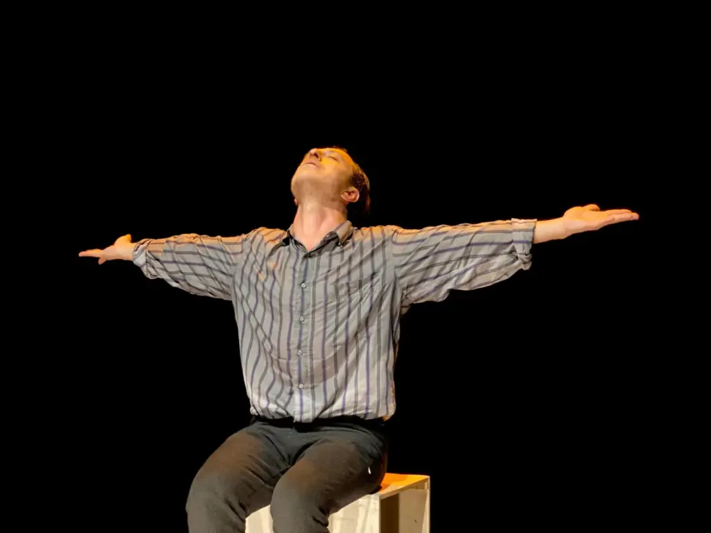Al Piccolo Teatro dei Biscottari “…dove le stesse mani” di Dario Muratore