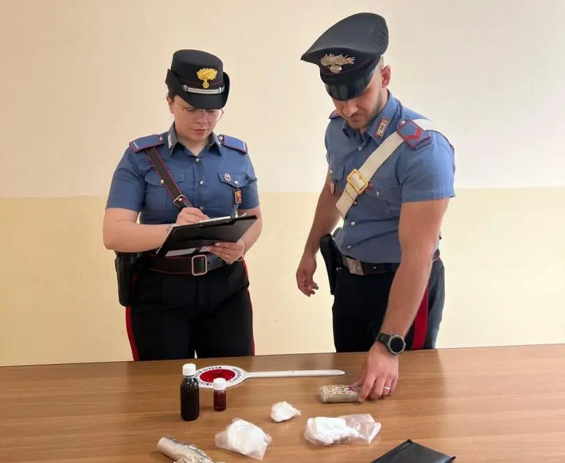 Nascondeva cocaina, hashish e metadone in casa: arrestato 69enne a Gela