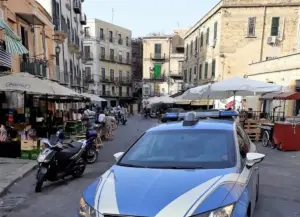 Palermo, stretta della Polizia contro lo spaccio: tre arresti tra Ballarò e Vucciria