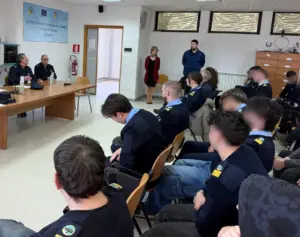 Catania, incontro tra Polizia di Stato e studenti dell’Istituto Aeronautico “Arturo Ferrarin” su legalità e orientamento al futuro