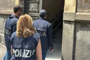 Catania, arrestati due conviventi per gravi maltrattamenti: minore affidata a una struttura protetta