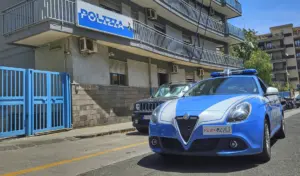 Tenta di gettarsi in mare dal lungomare, salvato dagli agenti della Polizia