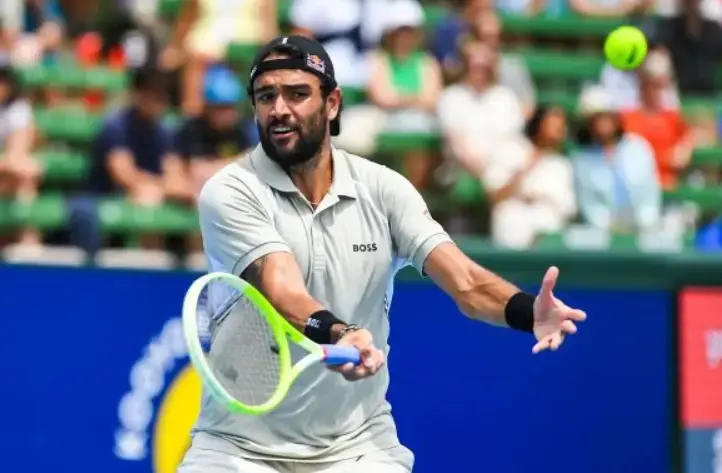 Berrettini supera il turno e avanza ai quarti al torneo ATP 500 di Rio.