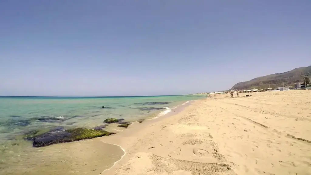Emergenza a Erice, spiaggia off limits per sversamento di liquami