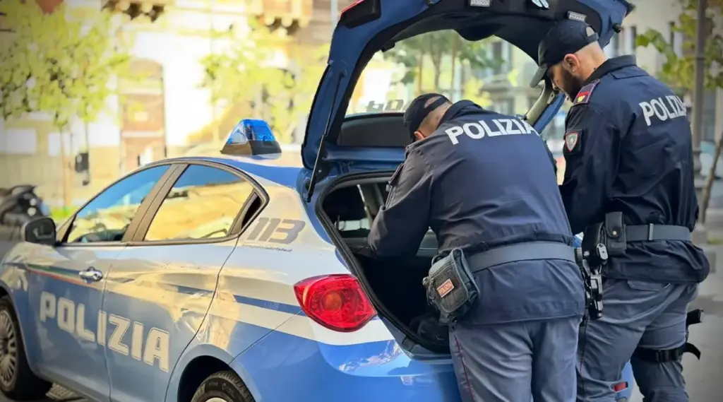 Donna tenta furto di occhiali da 1.200 euro, scoperta e fermata