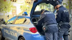 Donna tenta furto di occhiali da 1.200 euro, scoperta e fermata