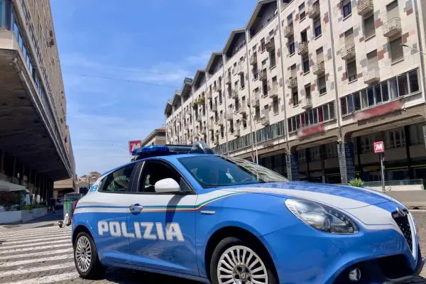 Catania, rapina in un B&B in corso Sicilia: 22enne arrestato dalla Polizia