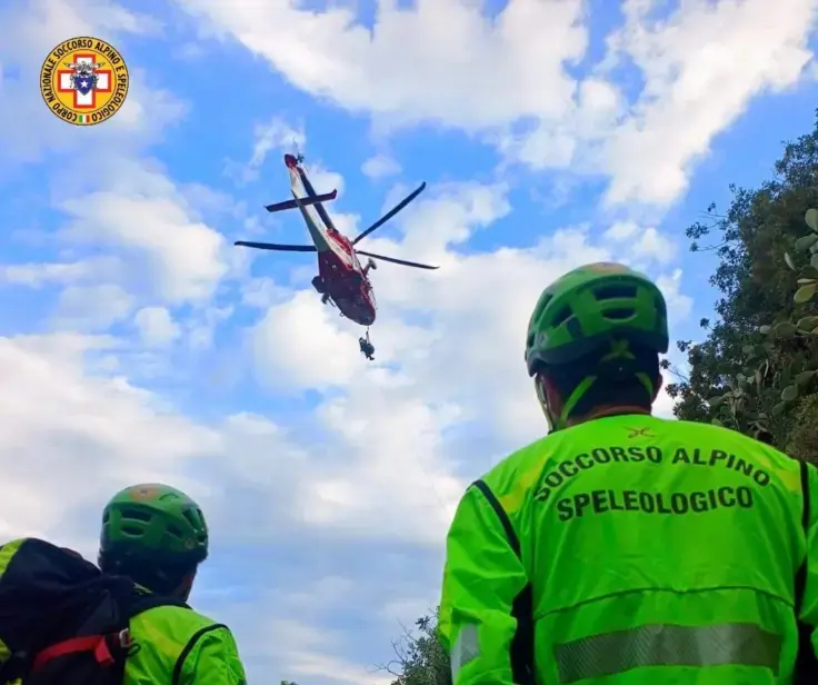 Tragedia nella Timpa di Acireale: giovane donna precipita per 60 metri