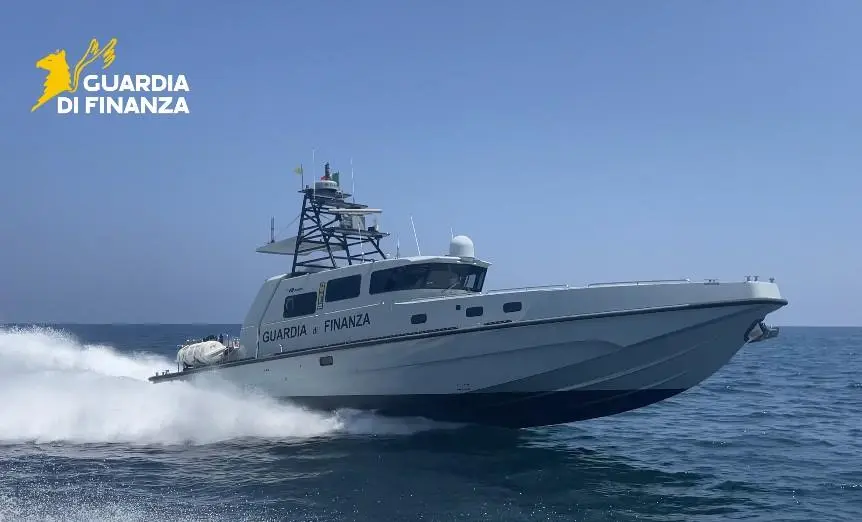 Due acquascooter speronano una motovedetta della GdF: due arresti