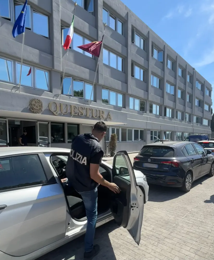 Furti alle colonnine di ricarica elettrica tra Catania e Siracusa, due arresti domiciliari