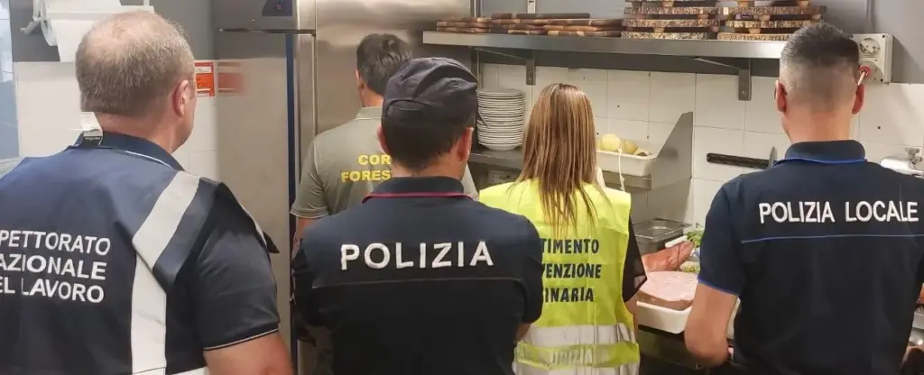 Sanzioni per oltre 15mila euro a locale del centro: irregolarità e lavoro nero