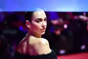 Dua Lipa a Palermo, caccia agli sposini