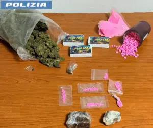 Maxi sequestro di droga sintetica a Catania: 716 pasticche di metanfetamina in un garage